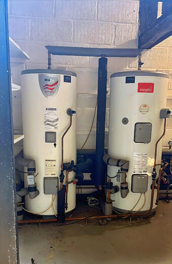 https://kelmscotthotwater.com.au/uploads/2025/06/electric-hot-water-system-10198.jpg