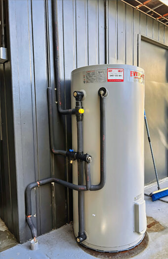 https://kelmscotthotwater.com.au/uploads/2025/06/electric-hot-water-system-68504.jpg