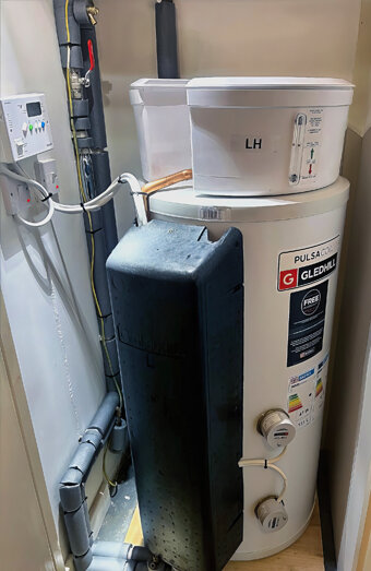 https://kelmscotthotwater.com.au/uploads/2025/06/electric-hot-water-system-70649.jpg
