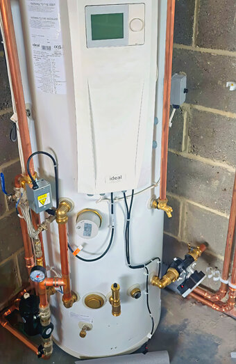 https://kelmscotthotwater.com.au/uploads/2025/06/gas-hot-water-system-13675.jpg