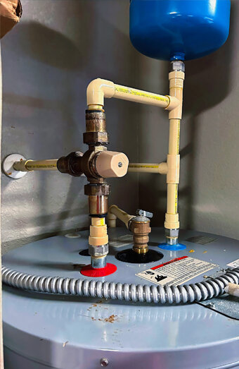 https://kelmscotthotwater.com.au/uploads/2025/06/gas-hot-water-system-35892.jpg
