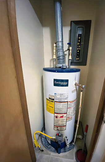 https://kelmscotthotwater.com.au/uploads/2025/06/gas-hot-water-system-40702.jpg