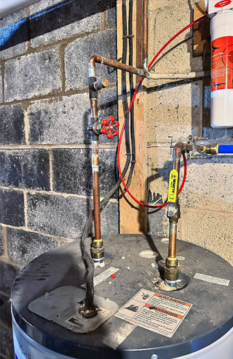 https://kelmscotthotwater.com.au/uploads/2025/06/gas-hot-water-system-52140.jpg