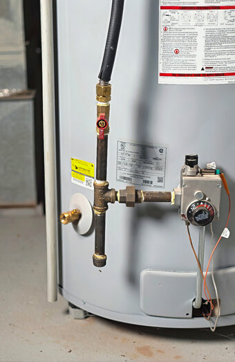 https://kelmscotthotwater.com.au/uploads/2025/06/gas-hot-water-system-65811.jpg