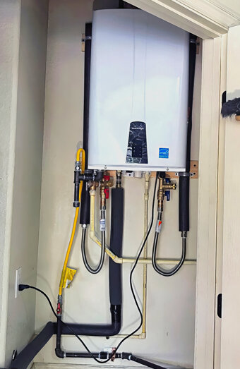https://kelmscotthotwater.com.au/uploads/2025/06/instant-hot-water-systems-35536.jpg